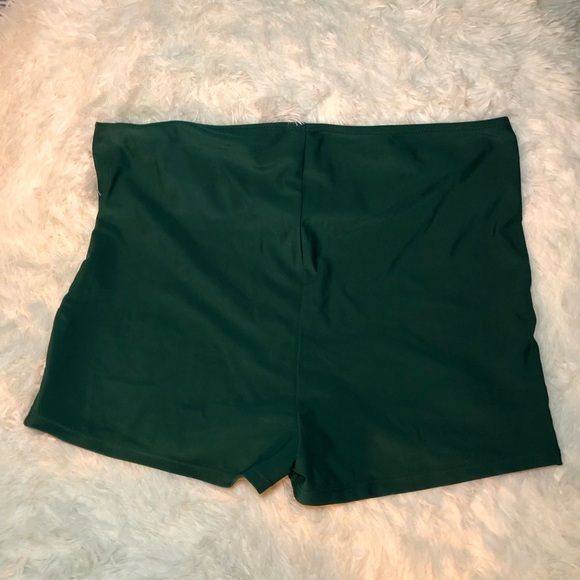 🌴💚Gorgeous Green Tie Front  Bikini Halter Top and shorts bottom set size 3X💚🌴 - Picture 15 of 16